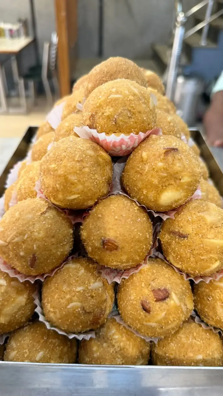 Gond Laddu